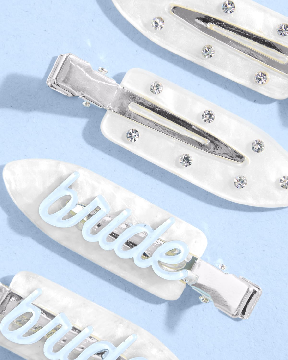 xo, Fetti clips held in hand showing compact size and travel convenience