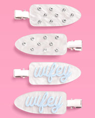xo, Fetti clips in hand size comparison showing compact portable design