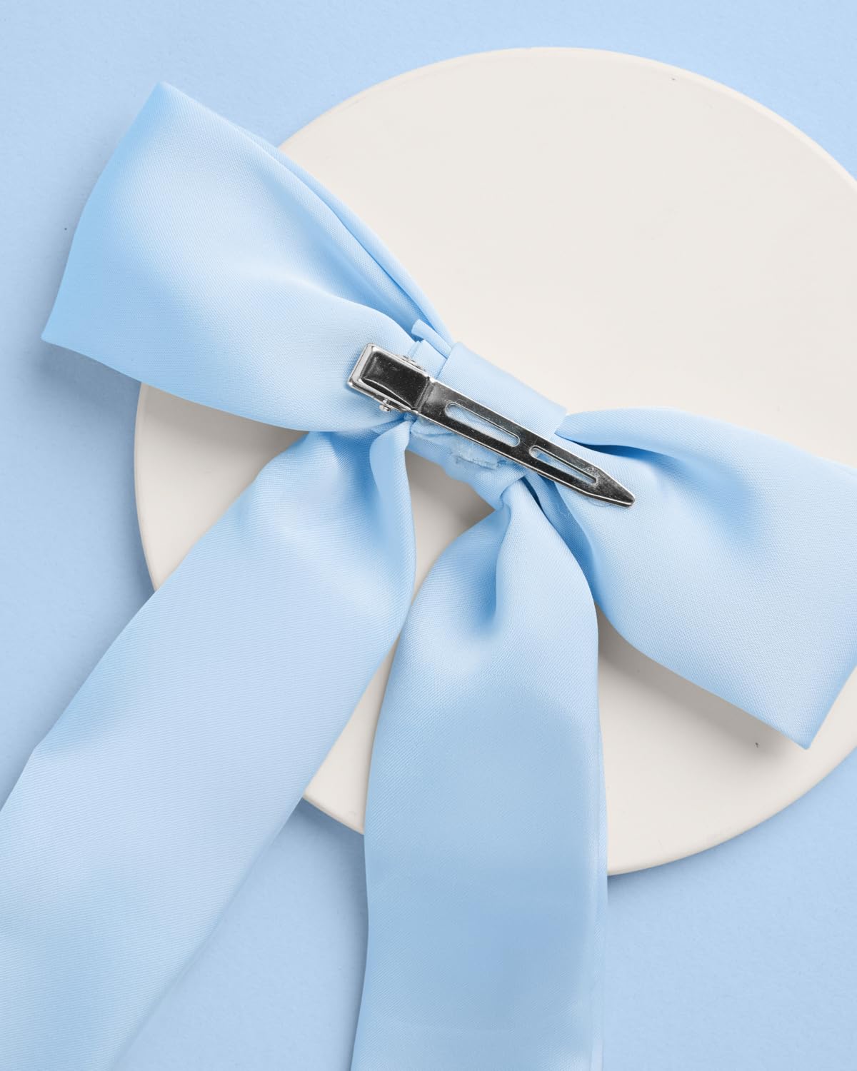 xo, Fetti bow on mannequin showing size and 13-inch flowing tails