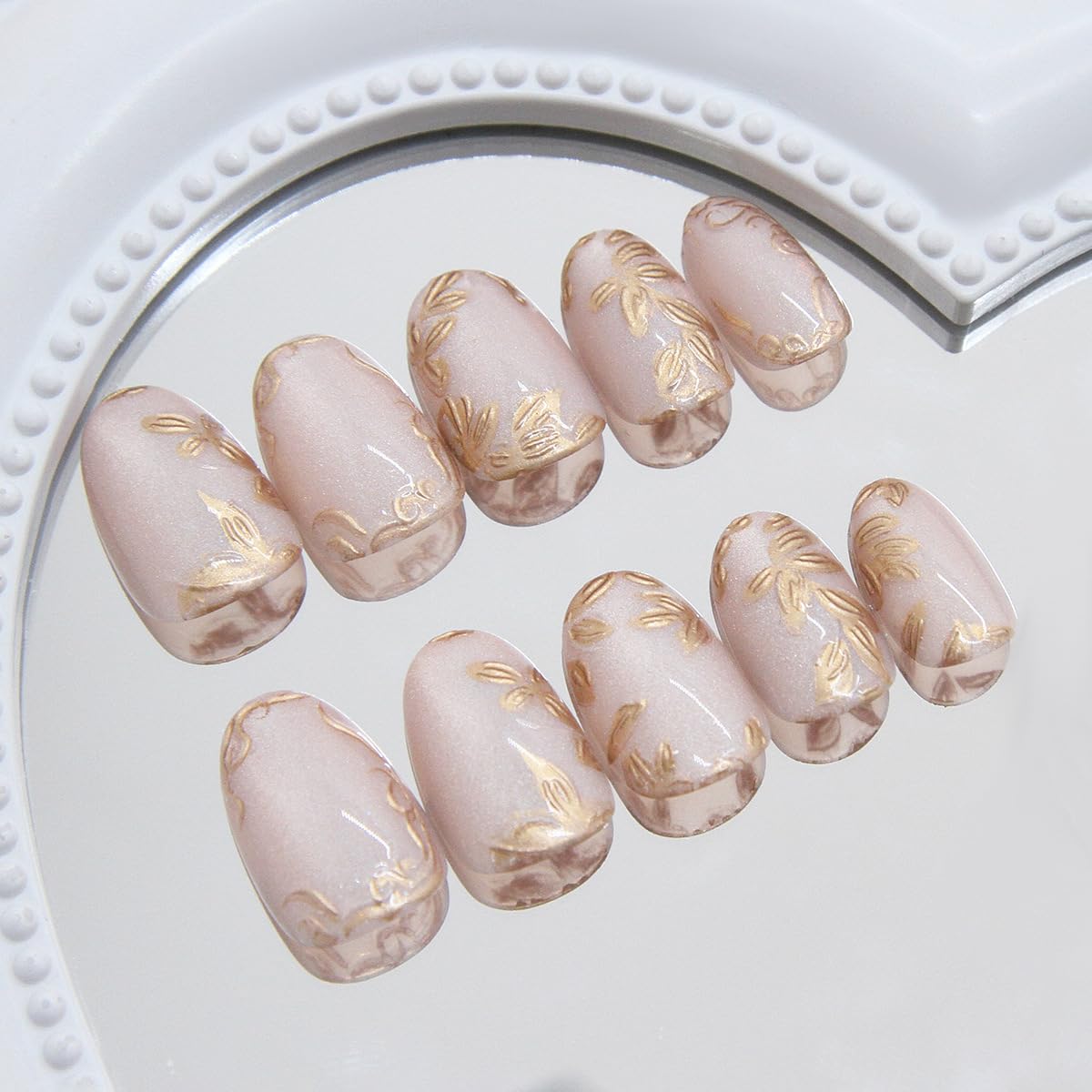 xzmeilun close-up of 3D gold leaf and cat-eye shimmer showing fine decorative detail