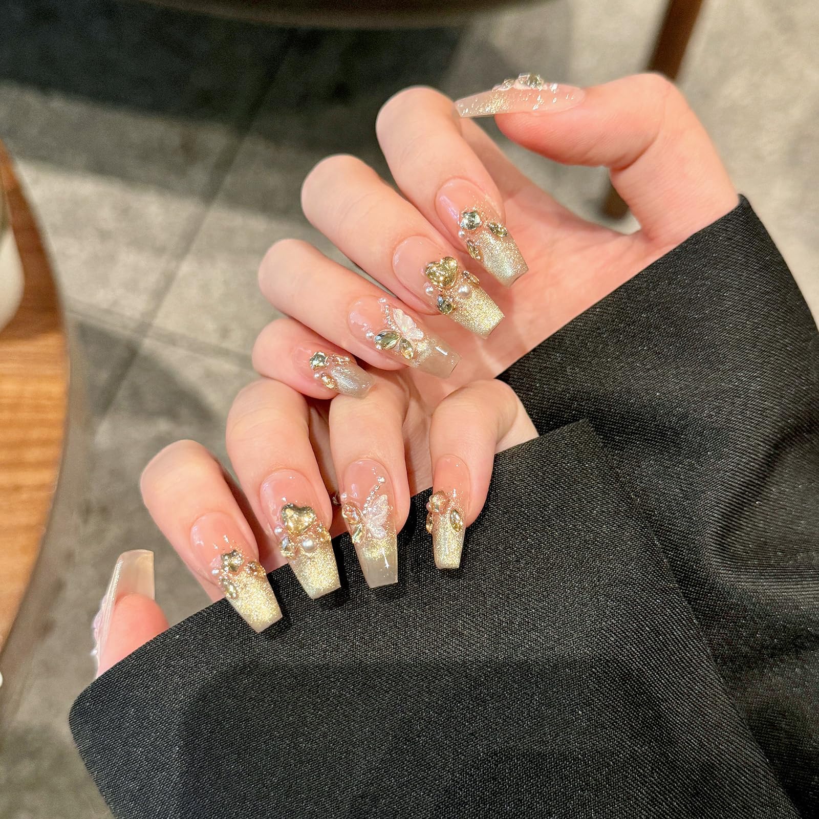 Yacey pearl French tip texture with glossy multilayer gel finish