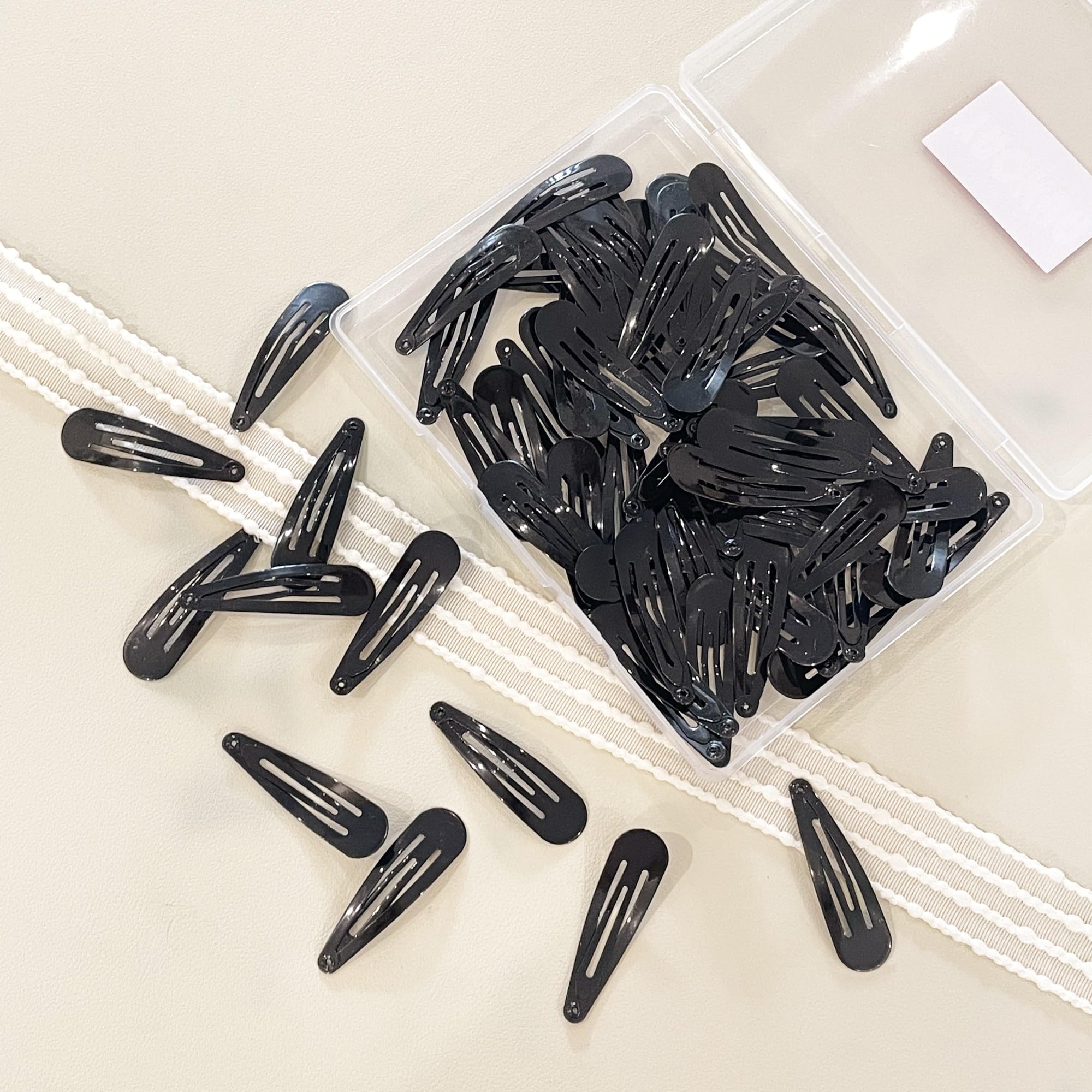 YAOKUA clips stored in pouch for easy transport and on-the-go styling