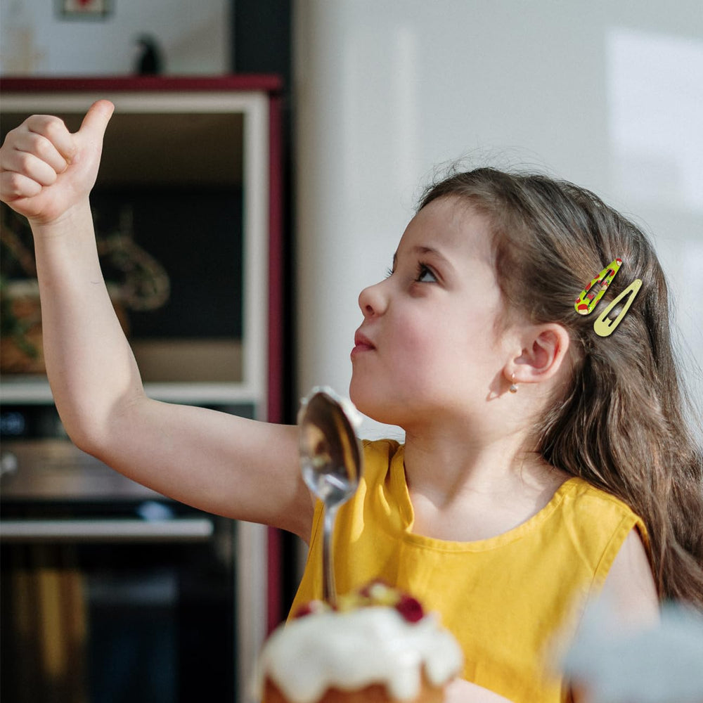 YAOKUA in-hand view demonstrating 2-inch clip size and easy use