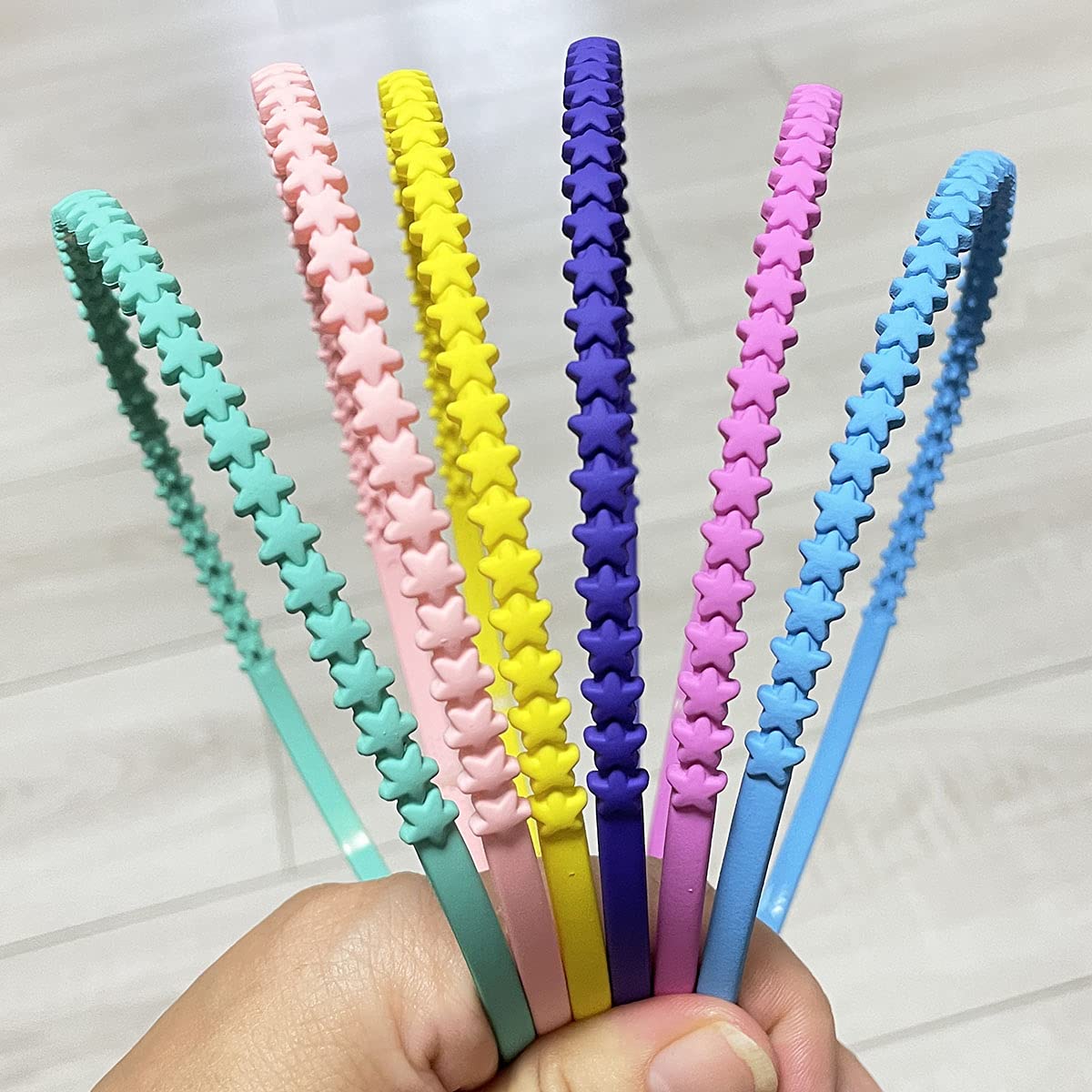 Yazon bending headband showing flexible durable ABS plastic