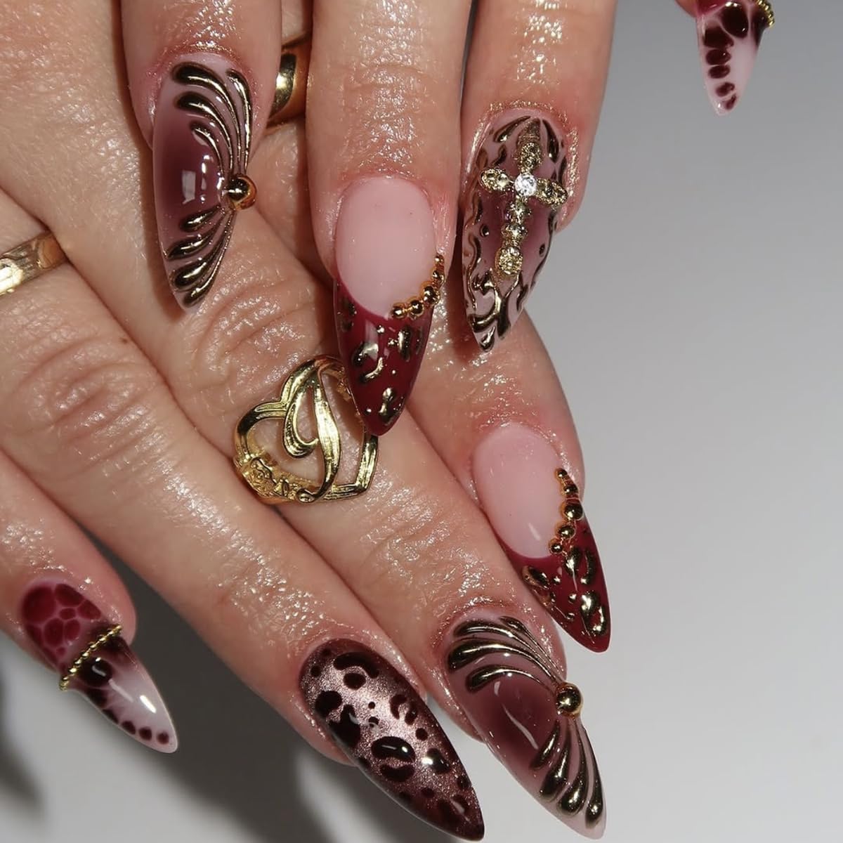 yefiuo close-up of cat's eye ombré finish highlighting shimmering depth