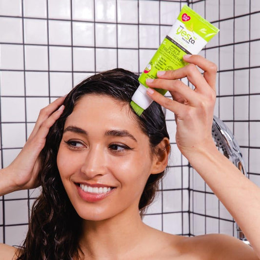 Yes To comb applicator close-up for precise, mess-free application benefit