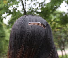 Yeshan comb next to ruler showing 8x5cm size for accurate scale