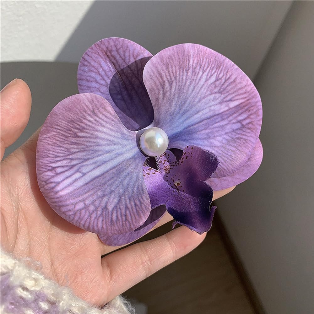 Yheahin close-up of petal texture highlighting lifelike shape and color
