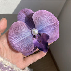 Yheahin close-up of petal texture highlighting lifelike shape and color