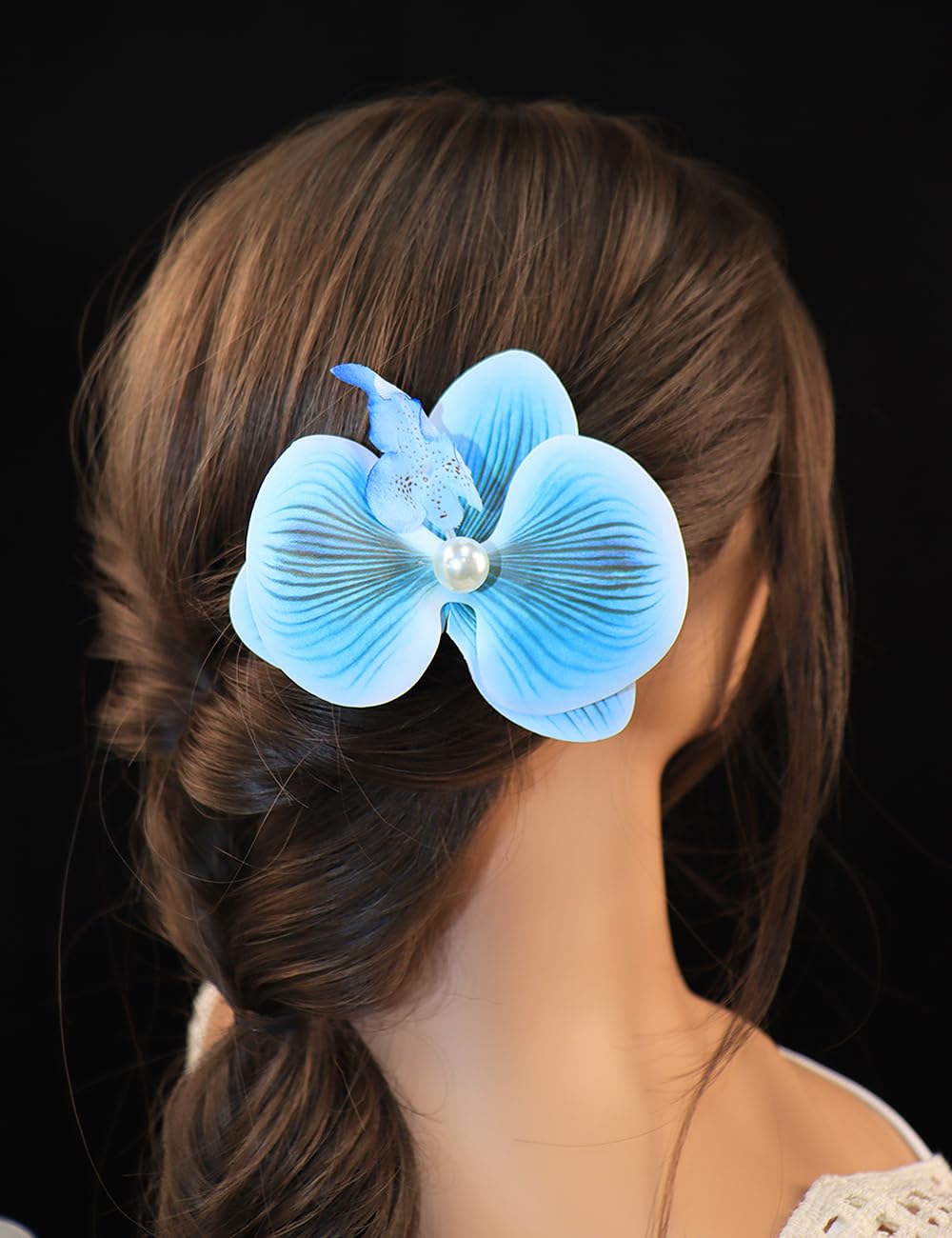 Yheahin barrette attached to hat highlighting versatile styling options