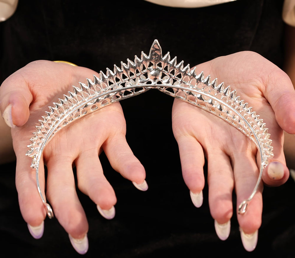 Yheahin scale with hand showing true size and lightweight benefit