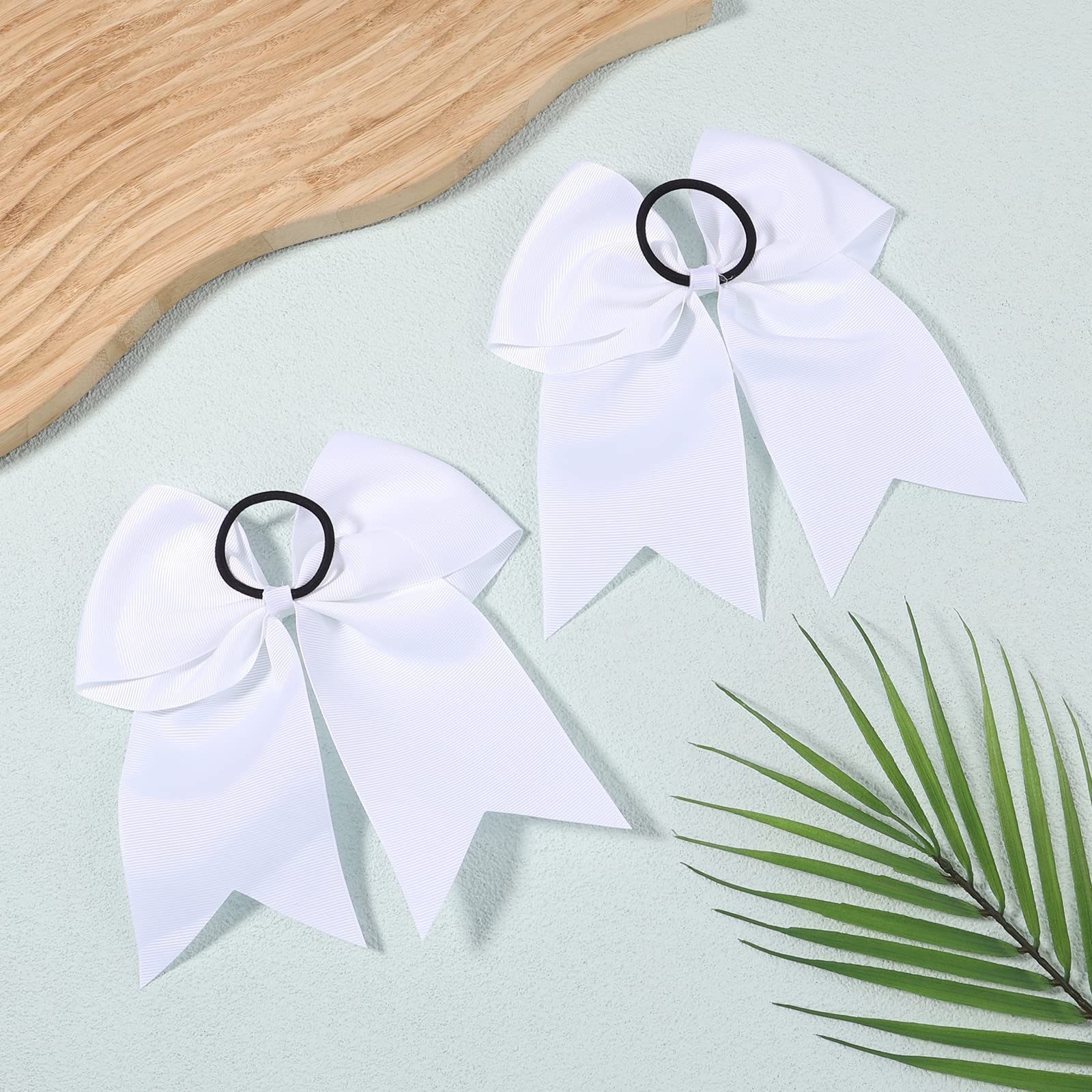 YHXX YLEN cheer practice scene with bow in hair, sporty everyday use