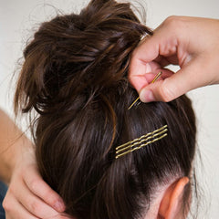 YINGFENG wavy shaft detail showing grip texture for secure hold on hair