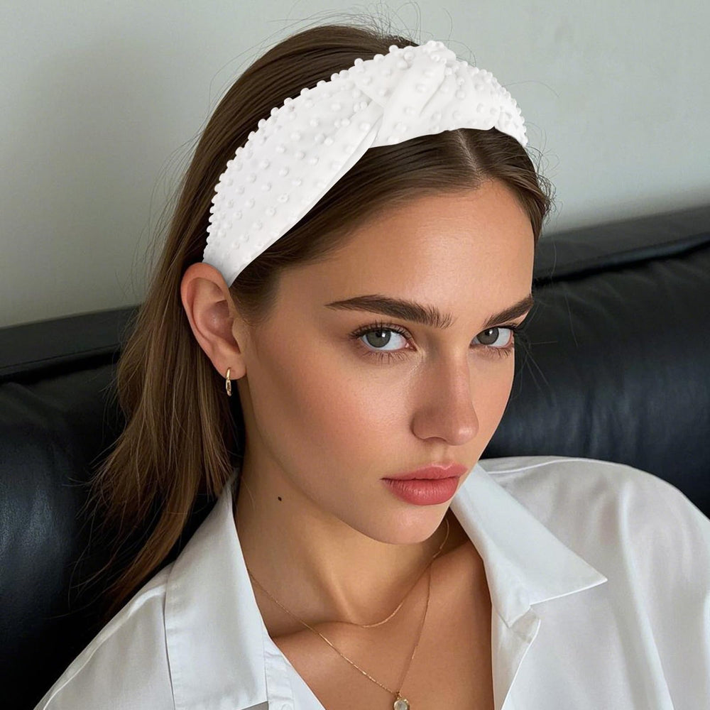 YISSION close-up pearl detail highlighting refined accents and subtle shine