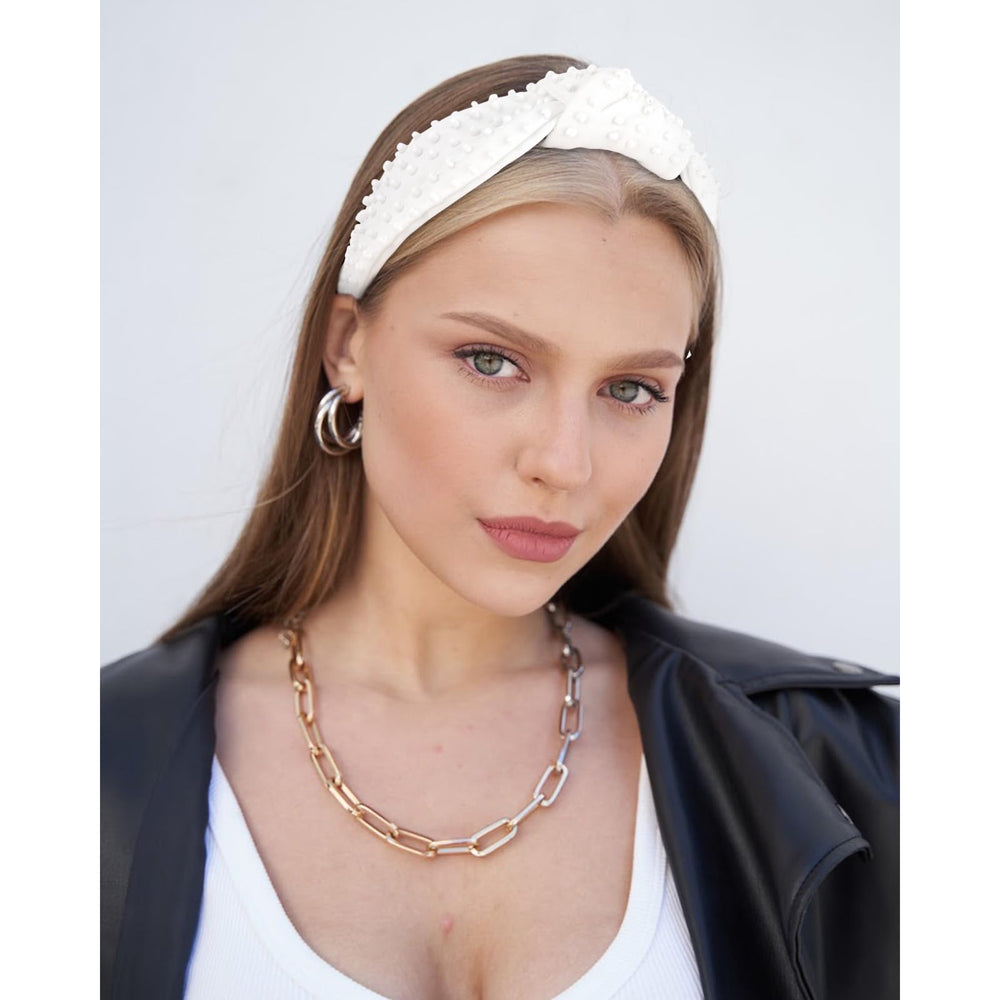 YISSION headband in use on model for casual outfit and polished look