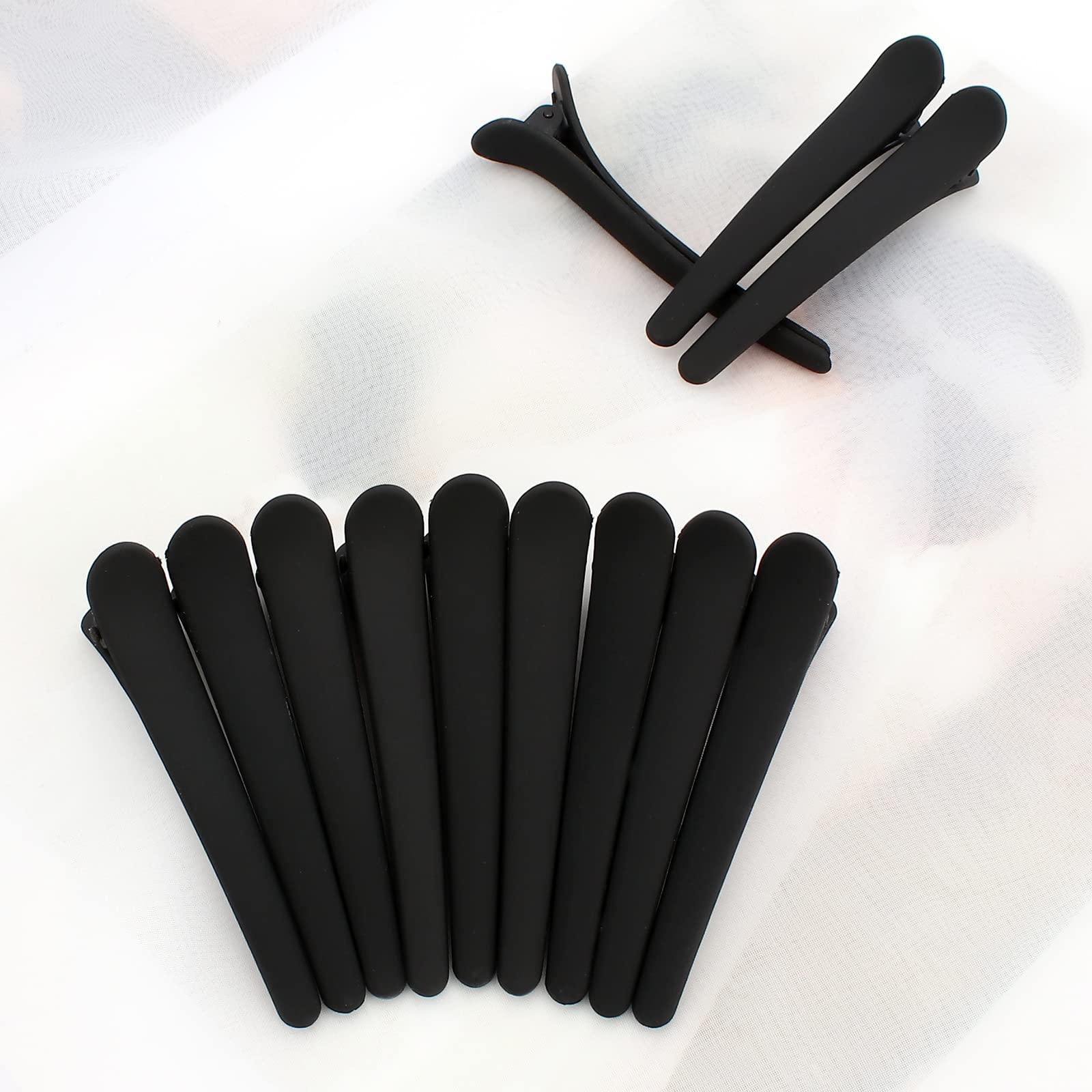YISSION clip holding a section during styling to show professional-grade hold