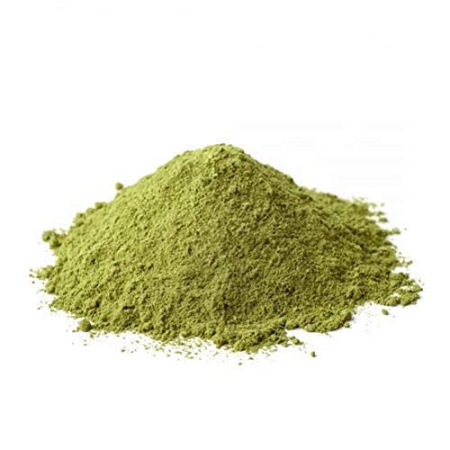 YOGI’S GIFT bhringraj applied as hair mask on scalp demonstrating conditioning benefit