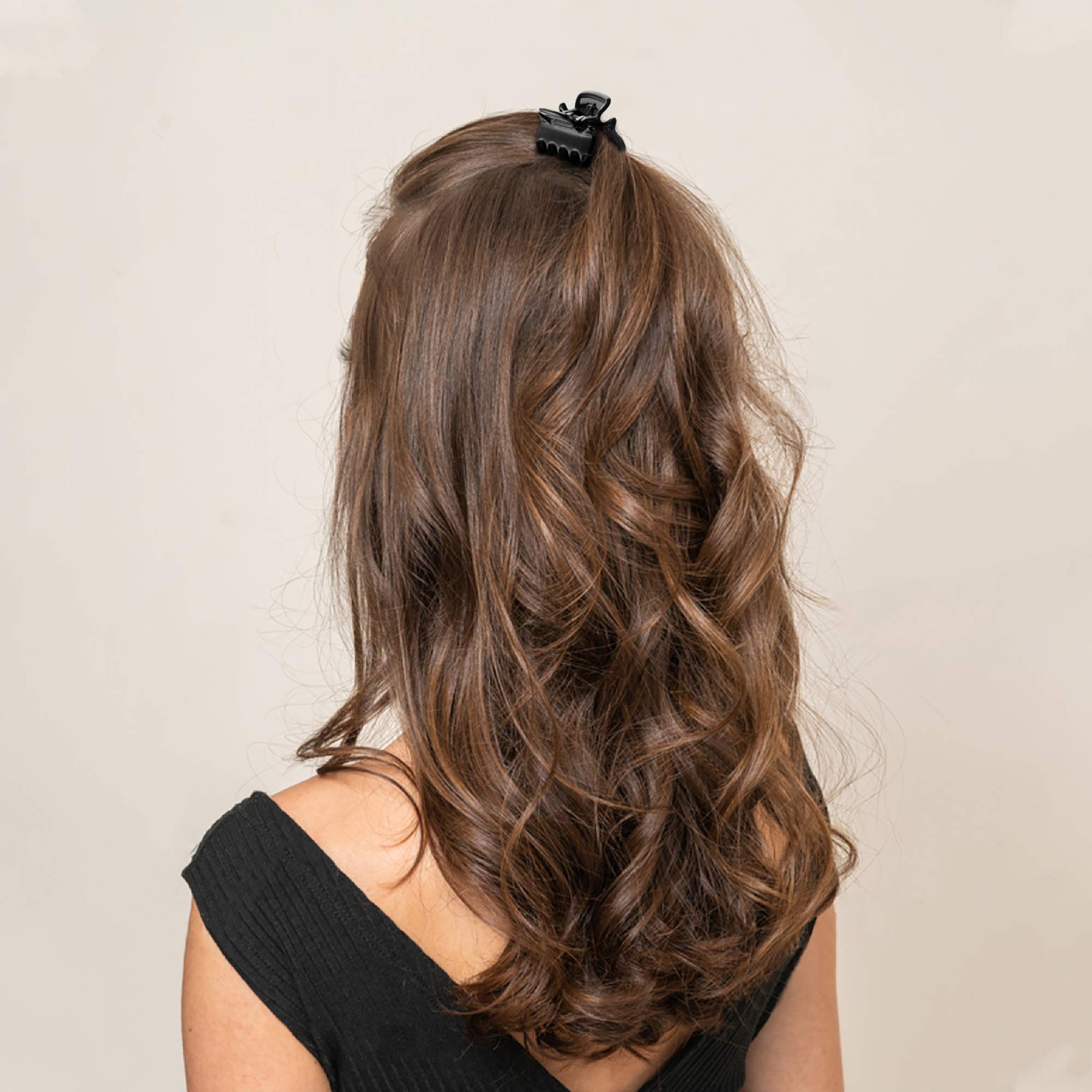 YOHAMA in-use photo clipping bangs demonstrating secure, non-slip hold
