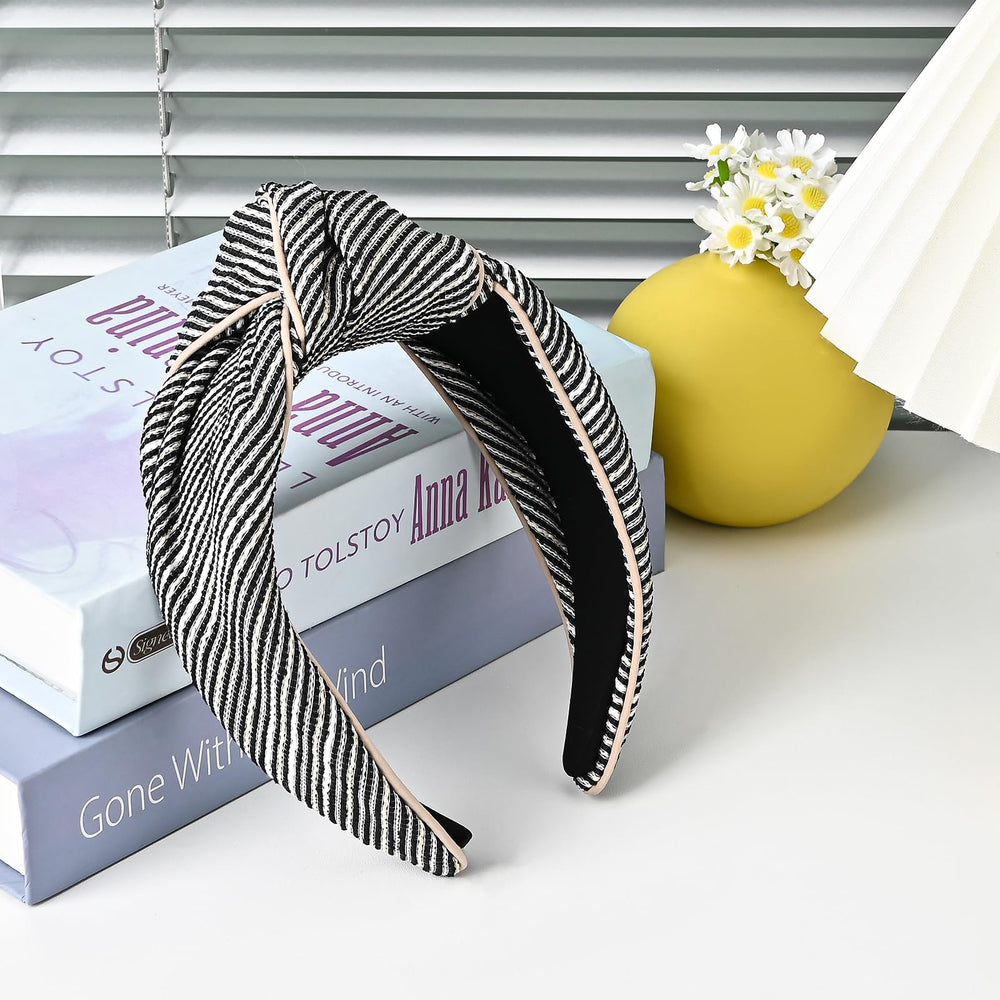 Yonchic size comparison with ruler showing ideal 20–22 inch fit