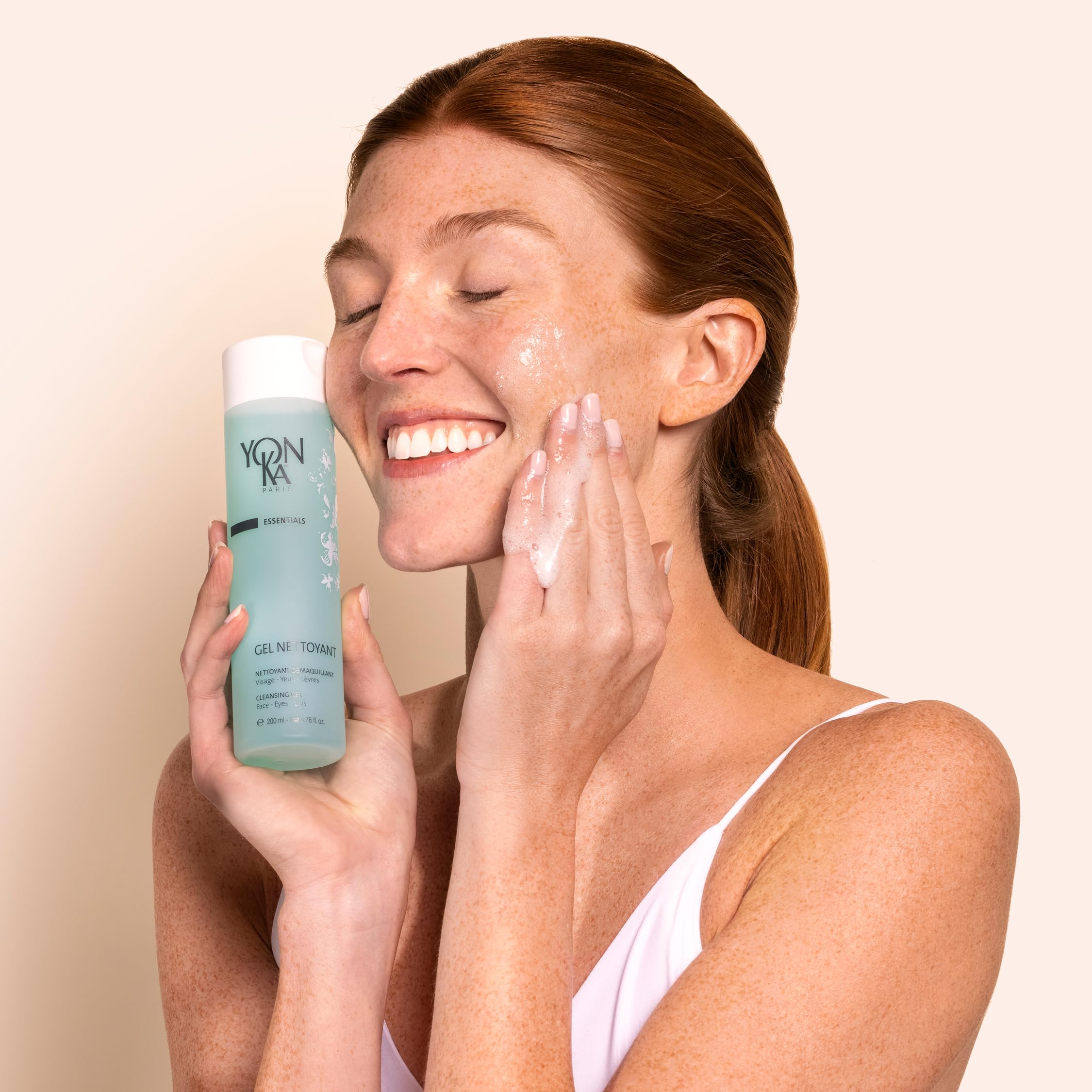 hand applying Yonka gel to show gentle spreadability and cleansing benefit