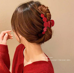 YOOOYOOO clip in hair half-up style demonstrating comfortable hold benefit