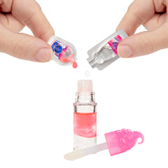 Yummiland Roxie mixing demonstration with stirring spoon highlighting creative playability
