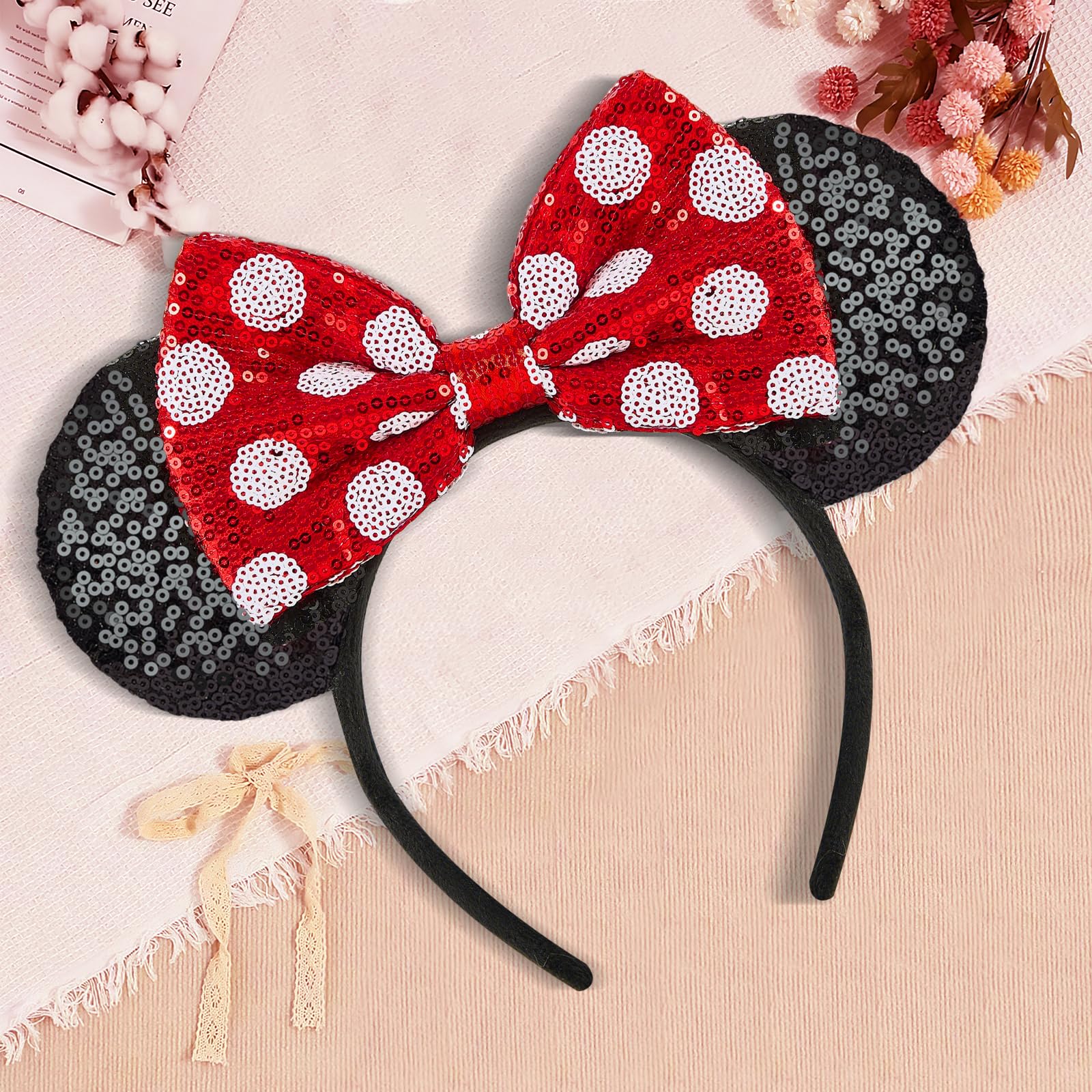 YUNISS headband worn by model at theme park conveying comfort all-day