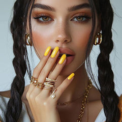 ZIFANHU model hands wearing press-ons for a summer-ready polished look