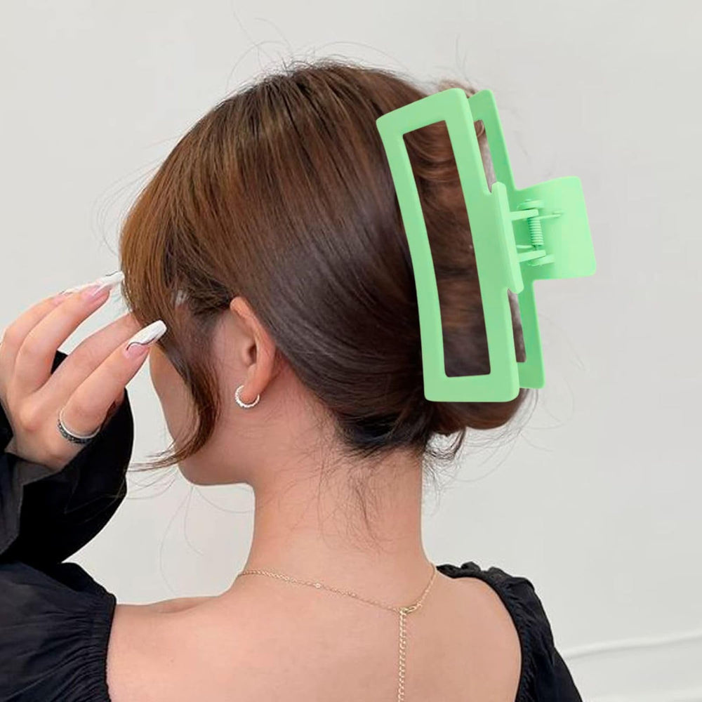 ZYTJ size scale hand comparison showing 5-inch jumbo clip for long hair